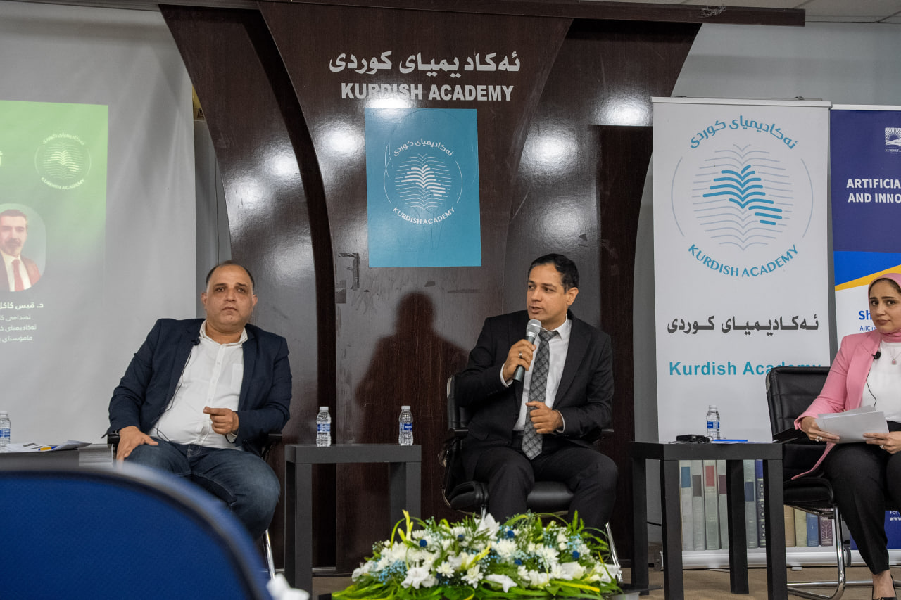 Presenting the Kurdish AI platform during the symposium